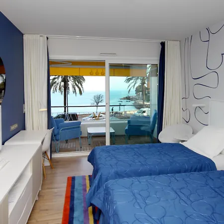 Victoria Hotel 4*