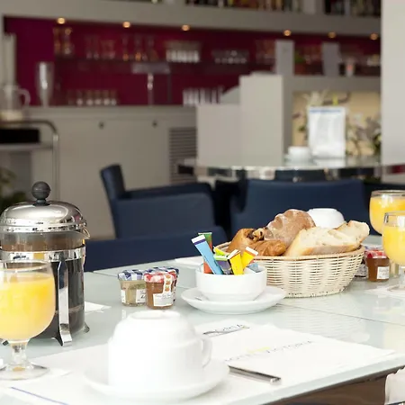 Victoria Hotel 4*