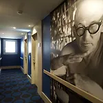 Victoria Hotel 4*